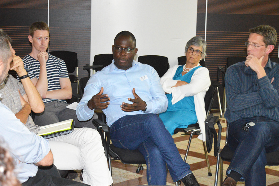 Enoch Achigan Dako discussing about orphan crops with other experts of the 'fishbowl' Enoch Achigan Dako