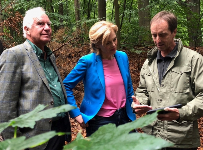 forester Caesar, minister Klöckner, EFI expert Schuck (source @BMEL) forester Caesar, minister Klöckner, EFI expert Schuck (source @BMEL)
